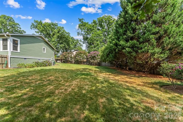 1026 14th Avenue Drive NW, Hickory, NC 28601