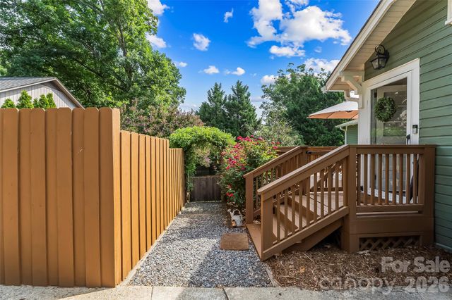 1026 14th Avenue Drive NW, Hickory, NC 28601