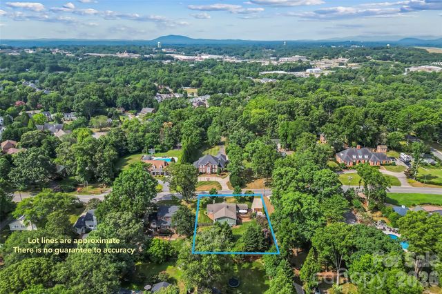1026 14th Avenue Drive NW, Hickory, NC 28601
