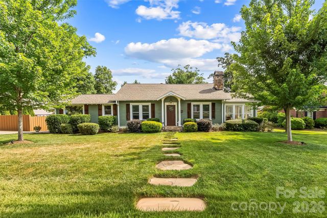 1026 14th Avenue Drive NW, Hickory, NC 28601