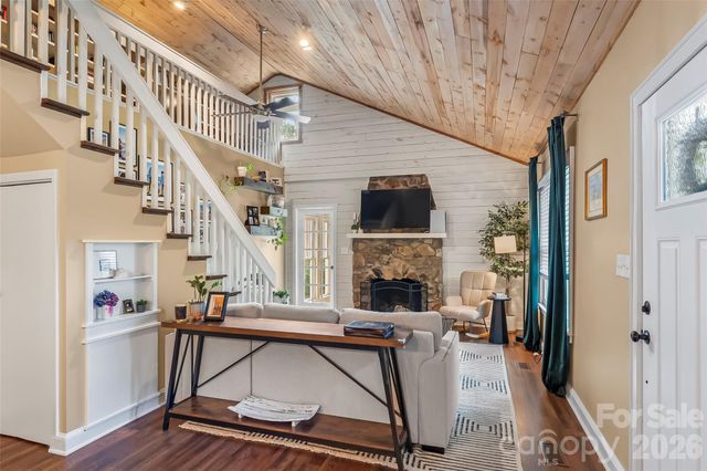 1026 14th Avenue Drive NW, Hickory, NC 28601