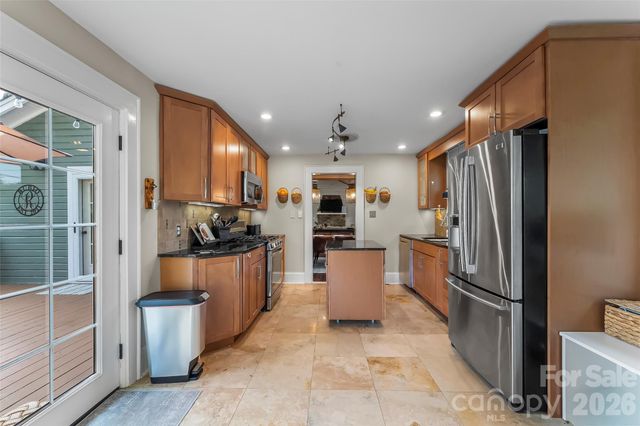 1026 14th Avenue Drive NW, Hickory, NC 28601