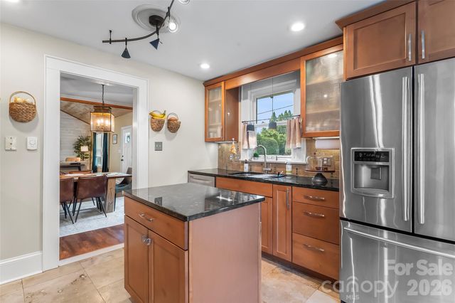 1026 14th Avenue Drive NW, Hickory, NC 28601