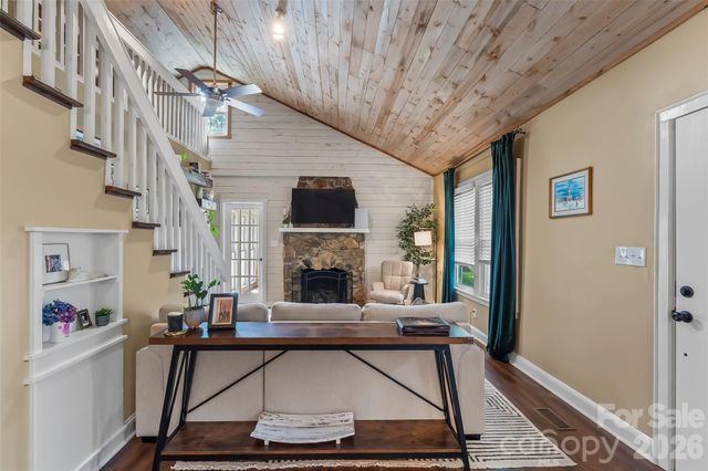 1026 14th Avenue Drive NW, Hickory, NC 28601