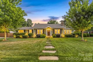 1026 14th Avenue Drive NW, Hickory, NC 28601