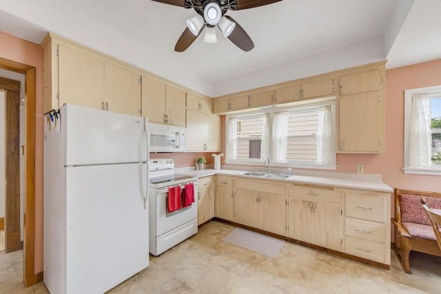 1542 S 79th STREET, West Allis, WI 53214