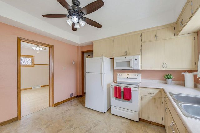 1542 S 79th STREET, West Allis, WI 53214