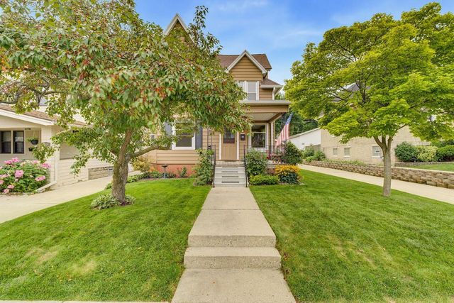 1542 S 79th STREET, West Allis, WI 53214