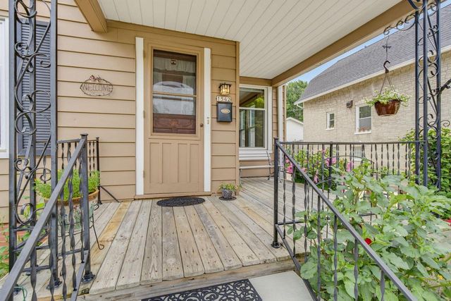 1542 S 79th STREET, West Allis, WI 53214