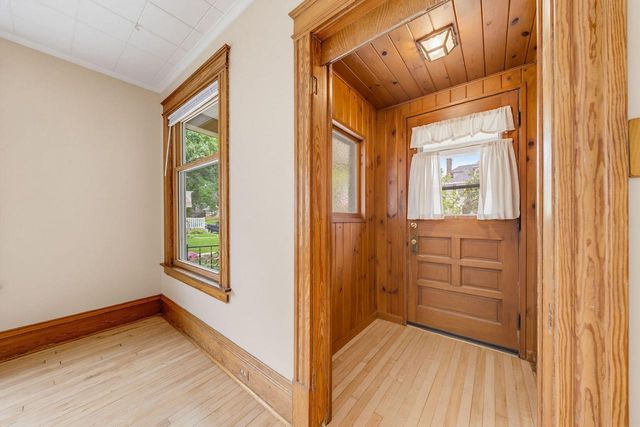 1542 S 79th STREET, West Allis, WI 53214