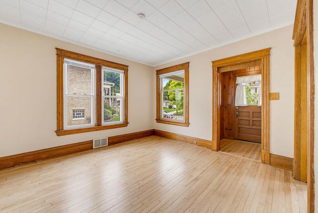 1542 S 79th STREET, West Allis, WI 53214