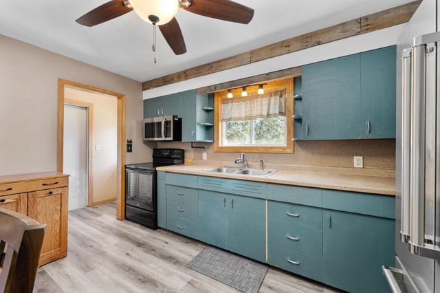 305 S Clark Street, Thorp, WI 54771