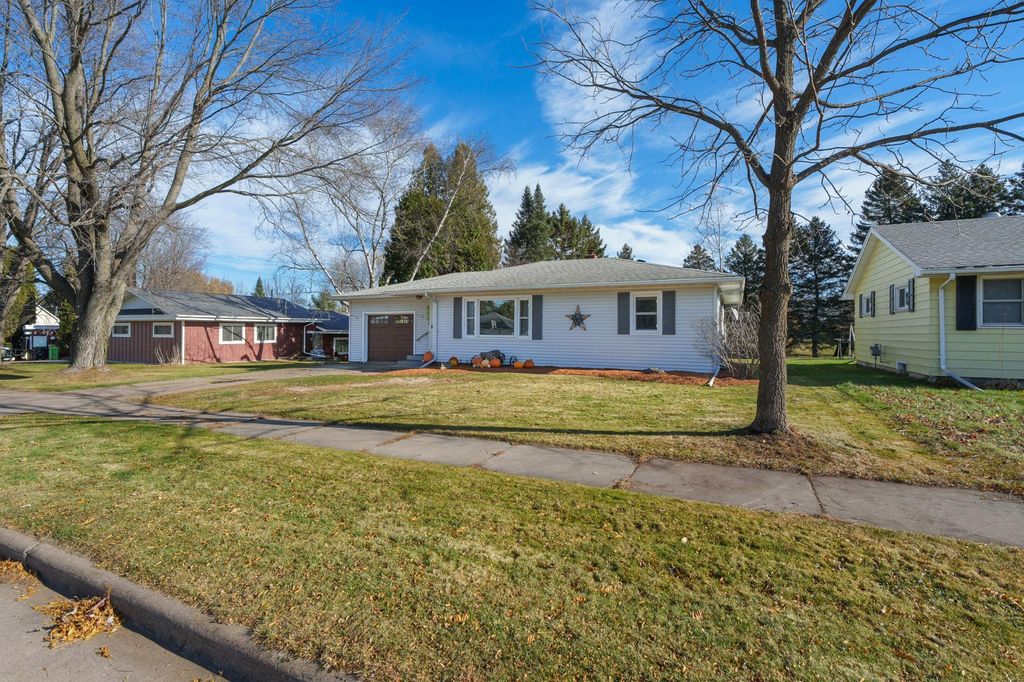 305 S Clark Street, Thorp, WI 54771