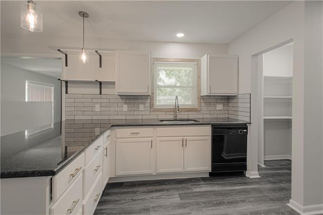 8219 E 85th Terrace, Raytown, MO 64138