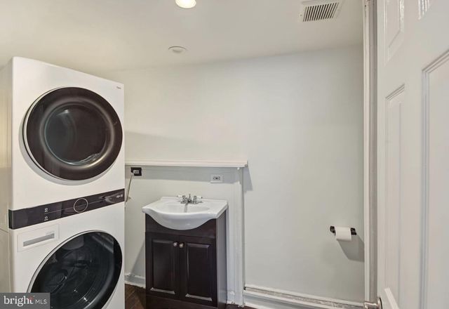 24 DEWBERRY LN, Levittown, PA 19055