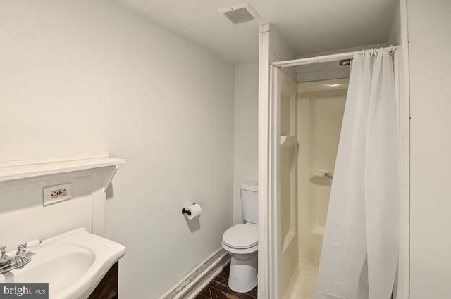 24 DEWBERRY LN, Levittown, PA 19055