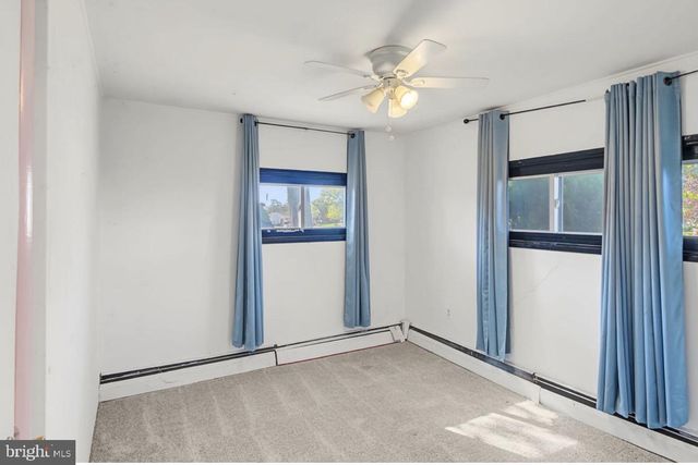 24 DEWBERRY LN, Levittown, PA 19055