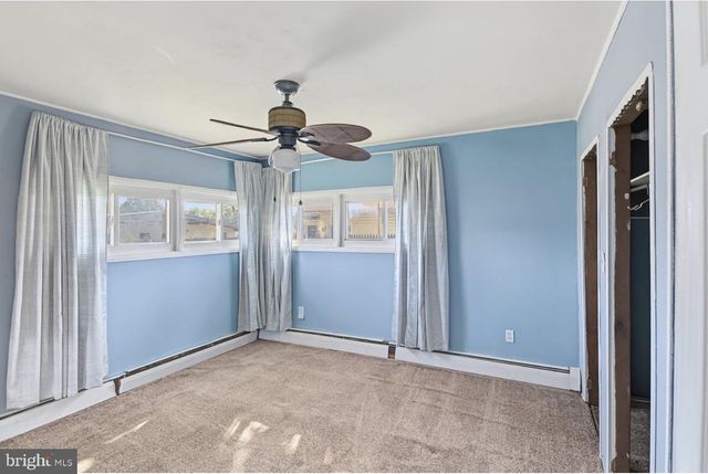 24 DEWBERRY LN, Levittown, PA 19055
