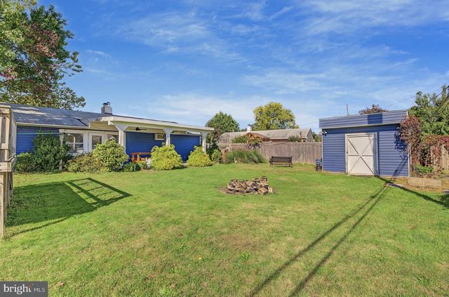 24 DEWBERRY LN, Levittown, PA 19055