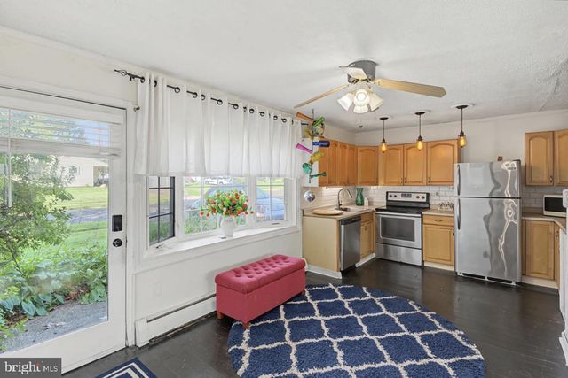 24 DEWBERRY LN, Levittown, PA 19055