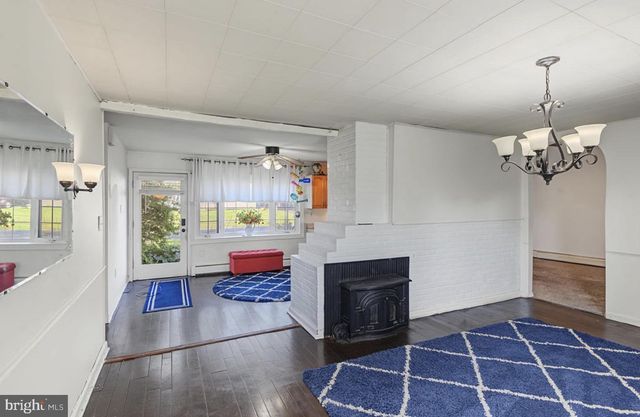 24 DEWBERRY LN, Levittown, PA 19055