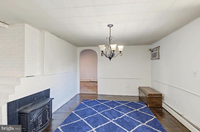 24 DEWBERRY LN, Levittown, PA 19055