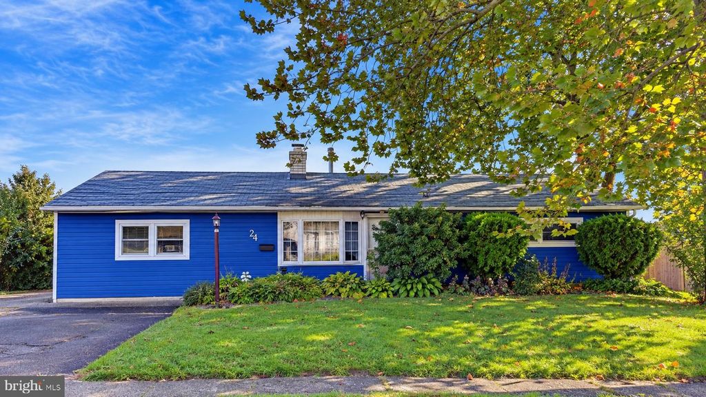 24 DEWBERRY LN, LEVITTOWN, PA 19055 — exterior