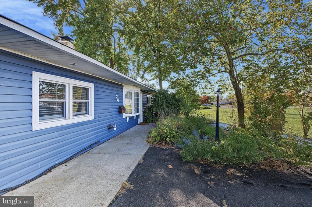 24 DEWBERRY LN, LEVITTOWN, PA 19055 — photo 3