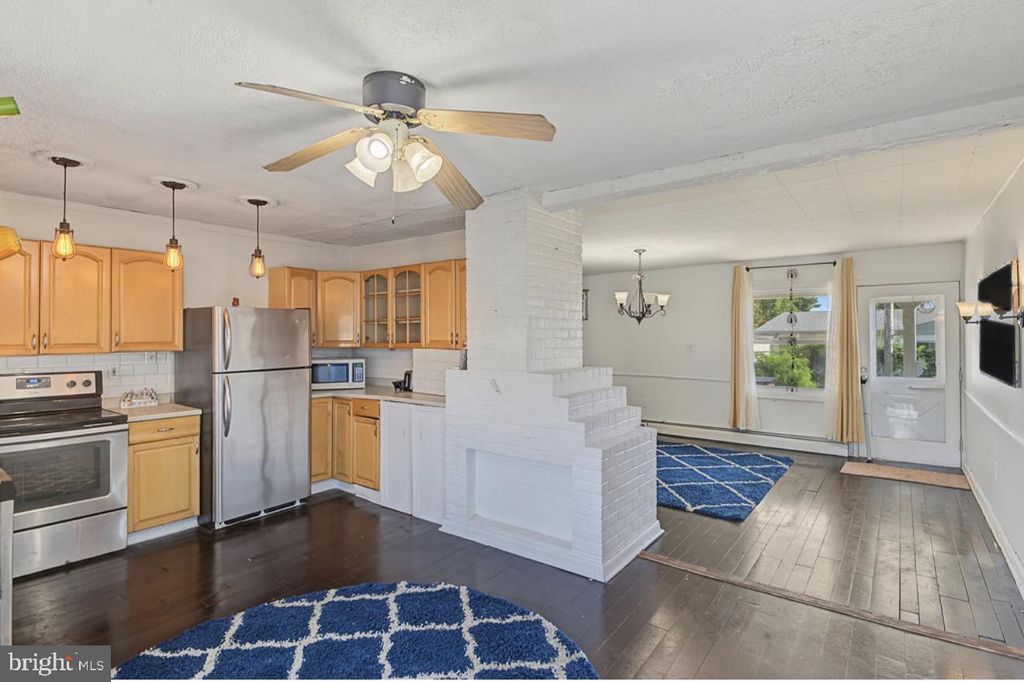 24 DEWBERRY LN, LEVITTOWN, PA 19055 — photo 4