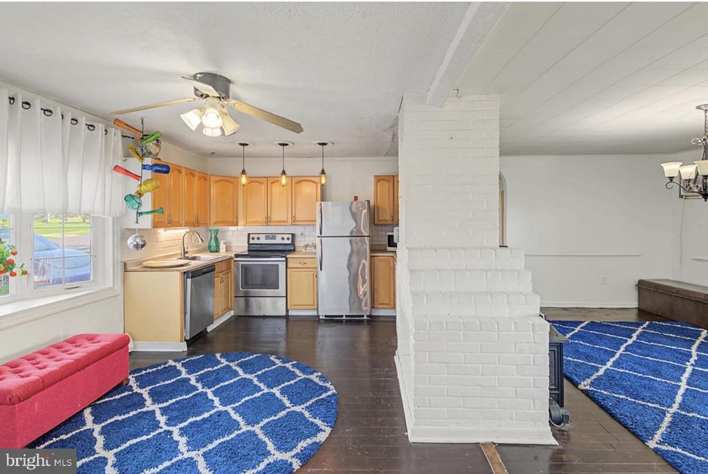 24 DEWBERRY LN, LEVITTOWN, PA 19055 — photo 5