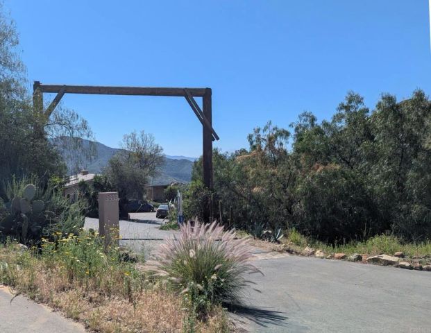 3333 Suncrest Boulevard, El Cajon, CA 92021