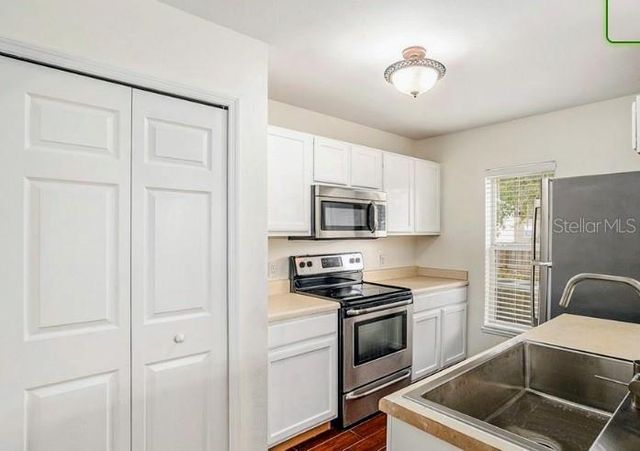 9836 ASHBURN LAKE DRIVE, Tampa, FL 33610