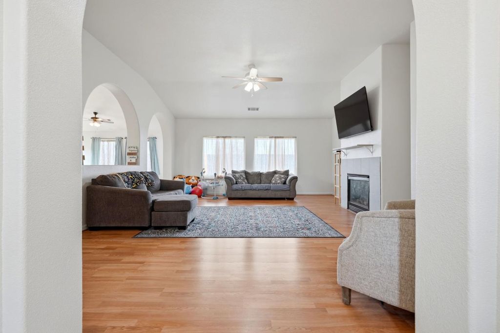 Image 10 of property listing at 21389 S Haslem, Riverdale, CA 93656