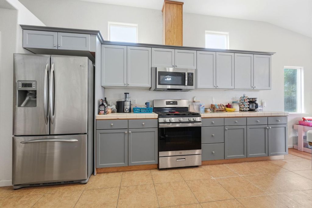 Image 21 of property listing at 21389 S Haslem, Riverdale, CA 93656