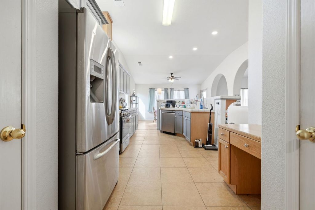 Image 24 of property listing at 21389 S Haslem, Riverdale, CA 93656