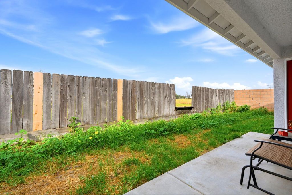 Image 41 of property listing at 21389 S Haslem, Riverdale, CA 93656