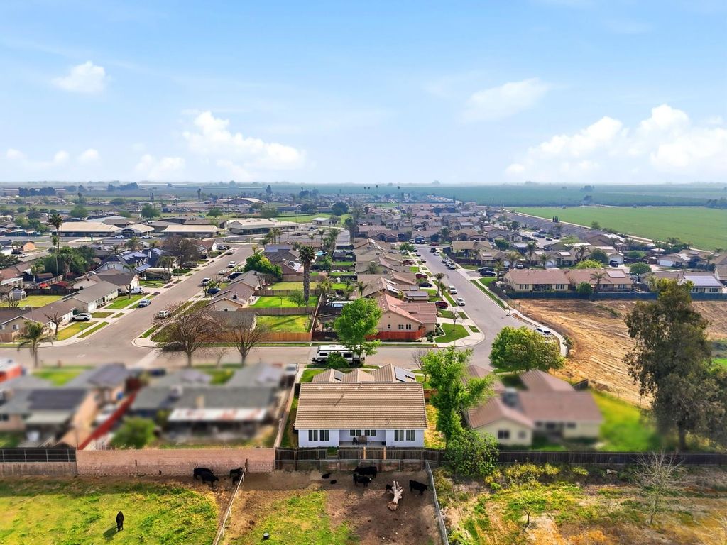 Image 45 of property listing at 21389 S Haslem, Riverdale, CA 93656