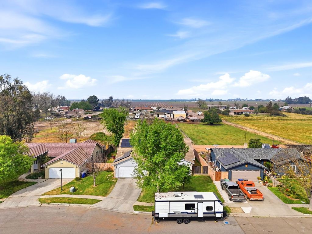 Image 7 of property listing at 21389 S Haslem, Riverdale, CA 93656