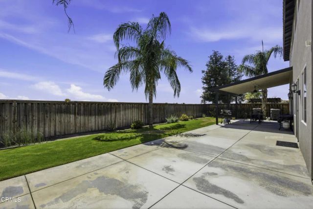 10109 Sharktooth Peak Drive, Bakersfield, CA 93311