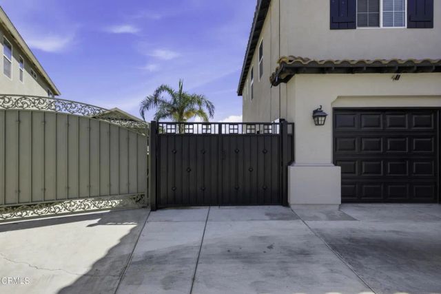 10109 Sharktooth Peak Drive, Bakersfield, CA 93311