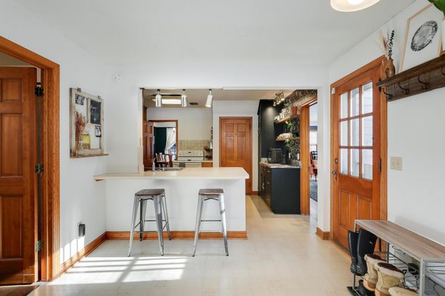 1979 Snelling Avenue N, Roseville, MN 55113