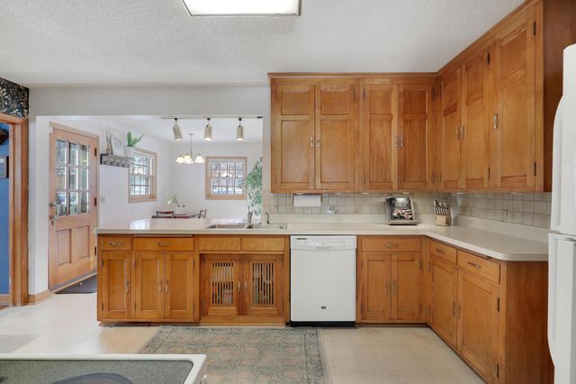 1979 Snelling Avenue N, Roseville, MN 55113