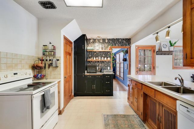 1979 Snelling Avenue N, Roseville, MN 55113