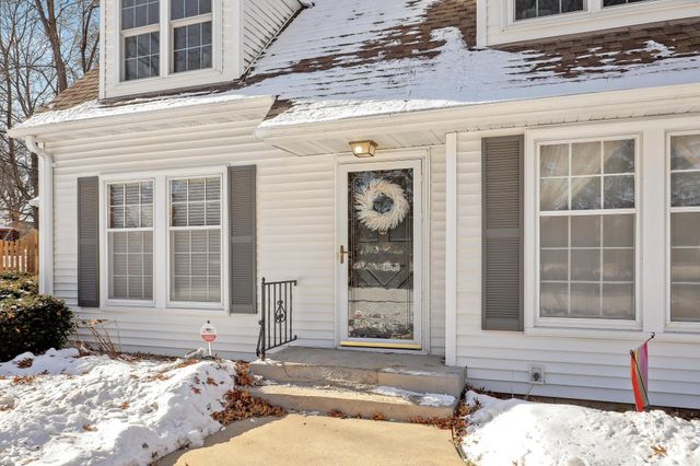 1979 Snelling Avenue N, Roseville, MN 55113