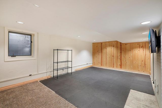 1979 Snelling Avenue N, Roseville, MN 55113