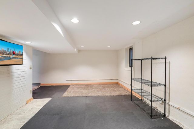 1979 Snelling Avenue N, Roseville, MN 55113