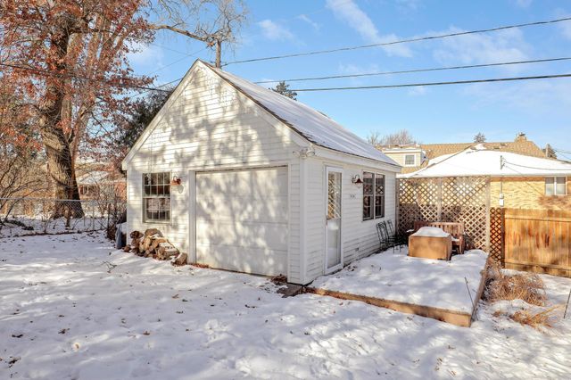 1979 Snelling Avenue N, Roseville, MN 55113