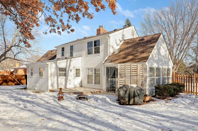 1979 Snelling Avenue N, Roseville, MN 55113