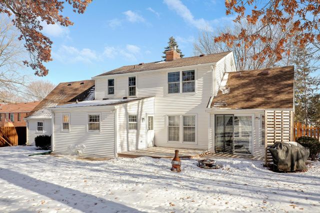 1979 Snelling Avenue N, Roseville, MN 55113