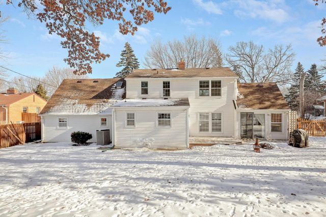 1979 Snelling Avenue N, Roseville, MN 55113